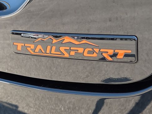 Used 2025 Honda Pilot TrailSport image 8