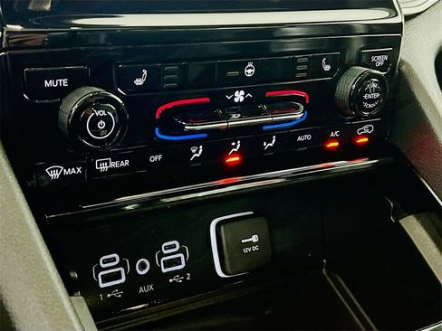 Used 2023 Jeep Grand Cherokee Altitude image 8