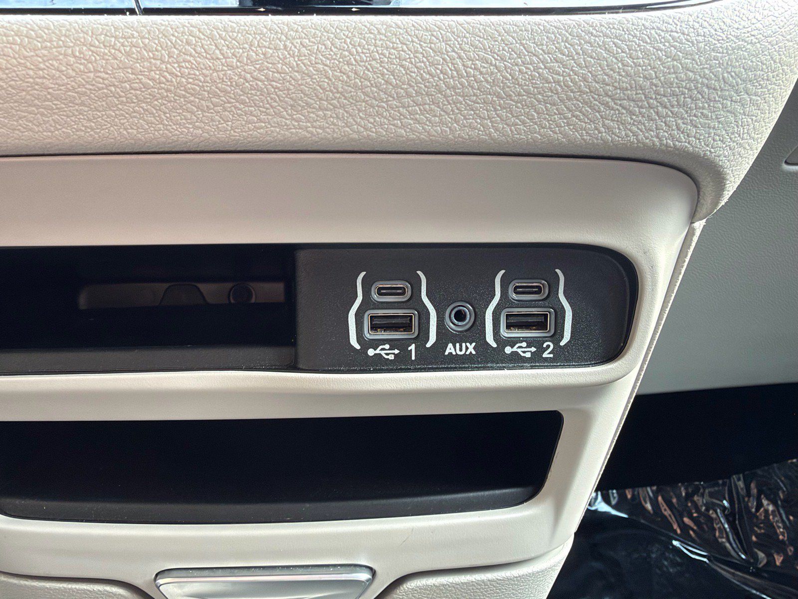 Used 2024 Chrysler Pacifica Touring-L FWD image 36