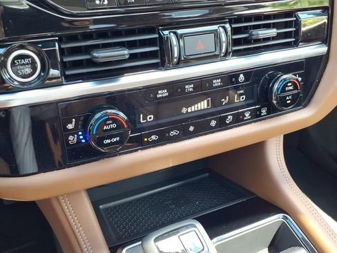 Certified 2023 Nissan Pathfinder Platinum AWD/4WD image 27