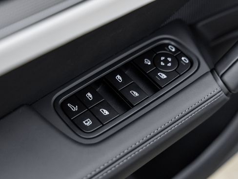 Certified 2026 Porsche Cayenne S AWD/4WD image 21