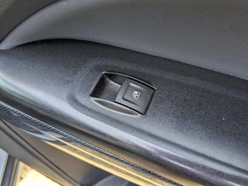 Used 2021 Chevrolet Colorado Z71 w/ Safety Package image 37