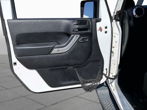 Used 2013 Jeep Wrangler Unlimited Sahara w/ Connectivity Group AWD/4WD image 22