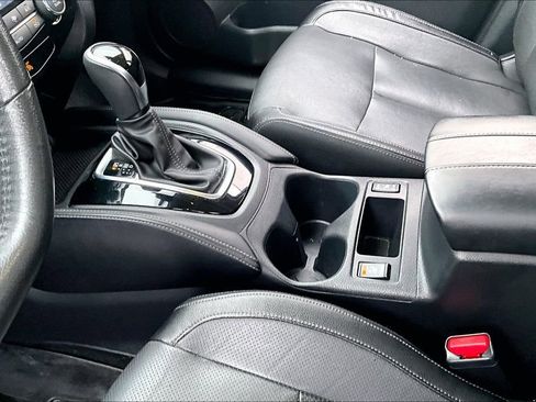 Used 2017 Nissan Rogue SL image 17