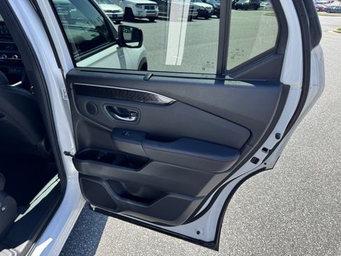 Certified 2025 Honda Pilot Black Edition image 23