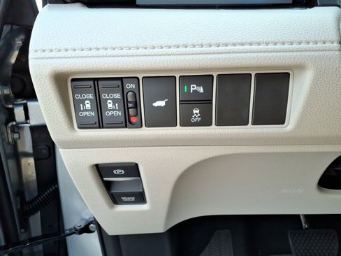 New 2026 Honda Odyssey Touring image 18