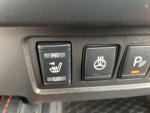 Used 2022 Nissan Frontier PRO-4X image 32