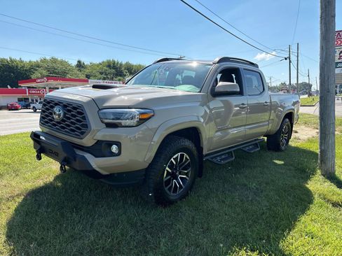 Used 2020 Toyota Tacoma TRD Sport w/ Technology Package AWD/4WD image 5