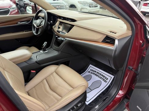 Used 2017 Cadillac XT5 Platinum AWD/4WD image 11