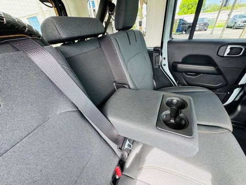 Used 2024 Jeep Wrangler Unlimited Sahara AWD/4WD image 15