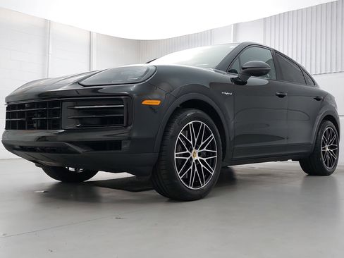 Certified 2024 Porsche Cayenne Coupe AWD/4WD image 1