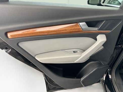 Used 2022 Audi Q5 2.0T Premium w/ Convenience Package image 28