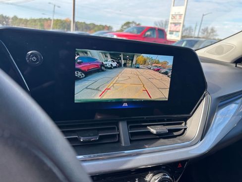 Used 2025 Chevrolet Trax LT image 17