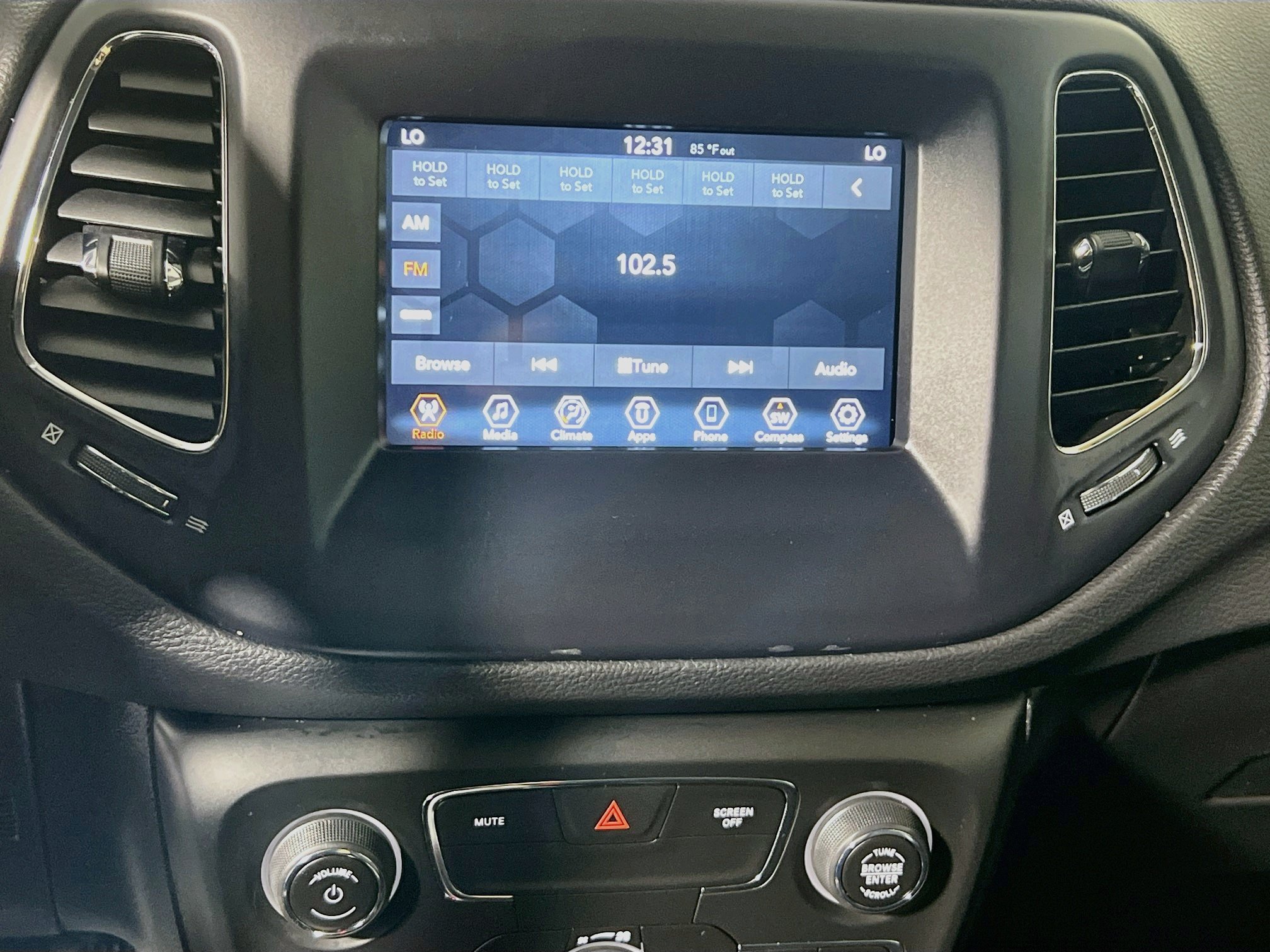 Used 2021 Jeep Compass Latitude w/ Sun and Sound Group FWD image 27