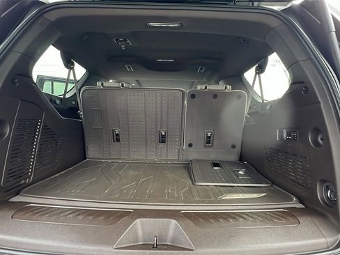 Certified 2023 Chevrolet Suburban LT w/ Luxury Package image 10