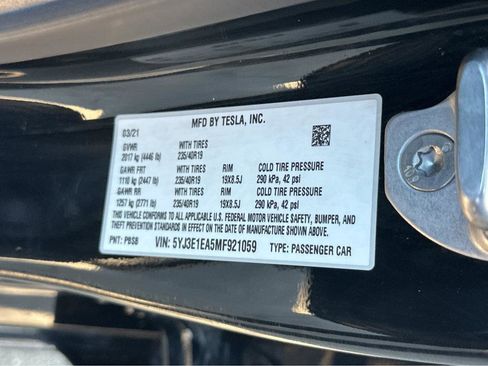 Used 2021 Tesla Model 3 Standard Range Plus image 40