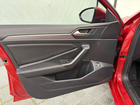 Used 2024 Volkswagen Jetta SE FWD image 11