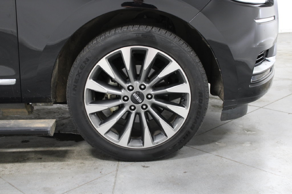Used 2018 Lincoln Navigator Select RWD image 14