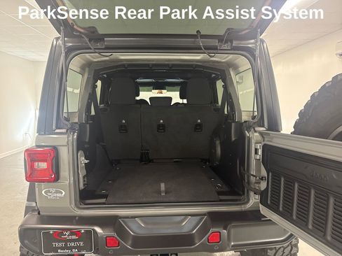 Used 2022 Jeep Wrangler Unlimited Rubicon w/ Safety Group AWD/4WD image 9