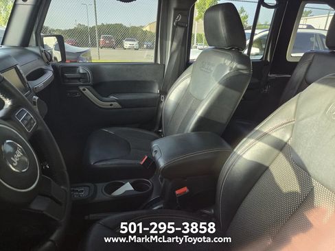 Used 2017 Jeep Wrangler Unlimited Sahara AWD/4WD image 7
