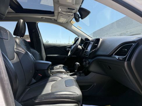 Used 2022 Jeep Cherokee Latitude Lux w/ Sun & Sound Group AWD/4WD image 12