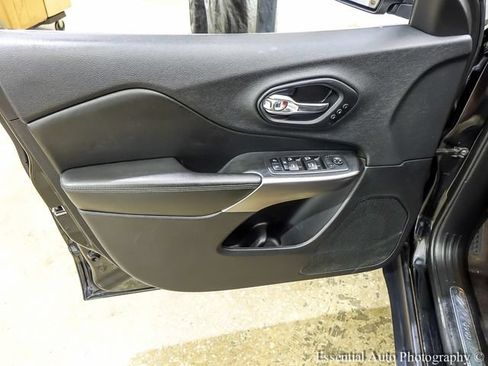Used 2019 Jeep Cherokee Limited AWD/4WD image 19