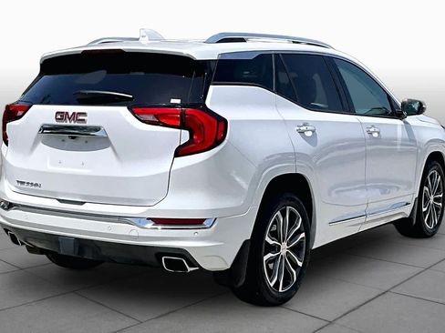 Used 2020 GMC Terrain Denali w/ Denali Premium Package FWD image 13