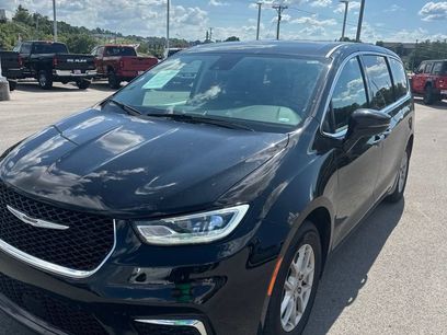 Used 2024 Chrysler Pacifica Touring-L