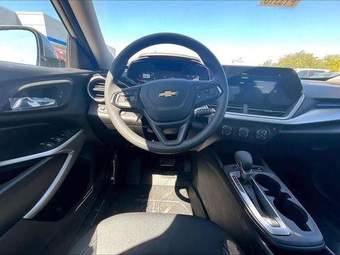 New 2026 Chevrolet Trax LS w/ LS Convenience Package FWD image 14