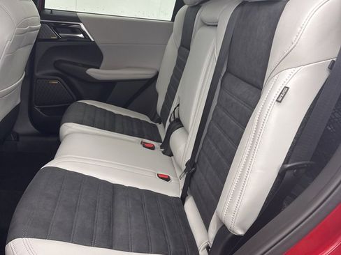 New 2025 Mitsubishi Outlander SE image 27