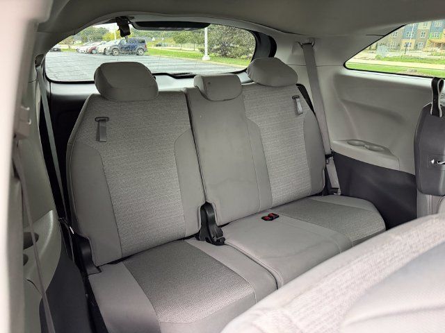 Certified 2022 Toyota Sienna LE FWD image 17