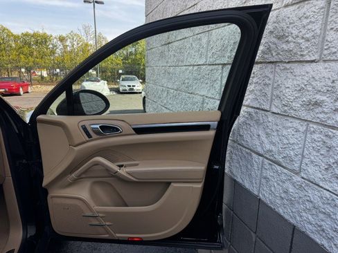 Used 2013 Porsche Cayenne S w/ Premium Pkg Plus image 37