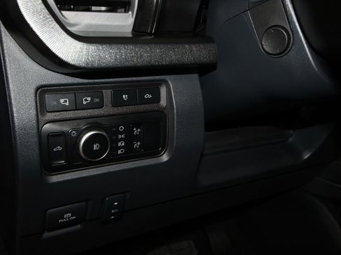 Used 2024 Ford F250 Platinum AWD/4WD image 11