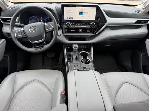 Used 2023 Toyota Highlander Platinum AWD/4WD image 13