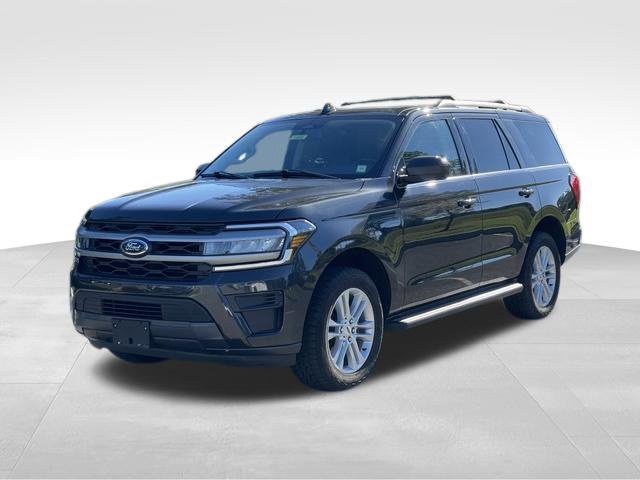 Used 2024 Ford Expedition XLT AWD/4WD image 2