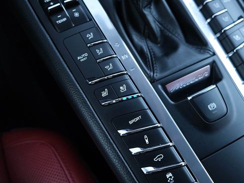 Used 2018 Porsche Macan GTS image 39