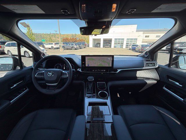 Used 2025 Toyota Sienna Platinum AWD/4WD image 10