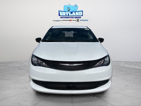 Used 2026 Chrysler Voyager LX FWD image 32