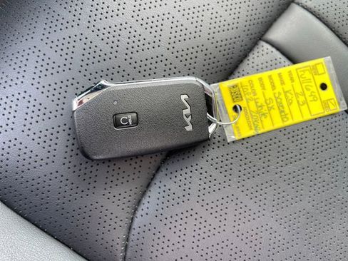 Used 2023 Kia Sorento SX FWD image 25