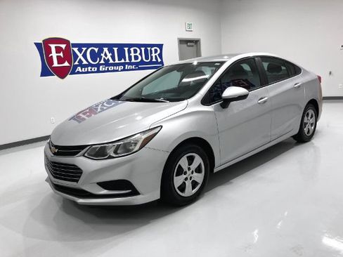 Used 2017 Chevrolet Cruze LS image 7