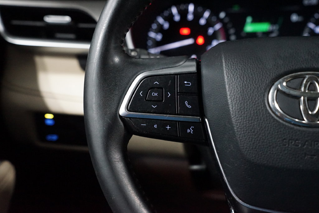 Used 2020 Toyota Highlander XLE FWD image 14