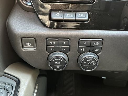 Used 2023 Chevrolet Silverado 1500 ZR2 w/ Technology Package image 28