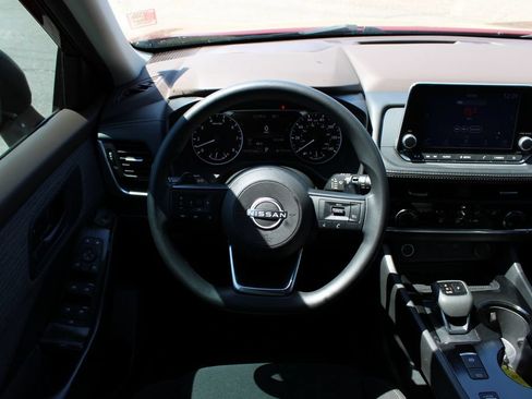 Used 2023 Nissan Rogue S FWD image 10