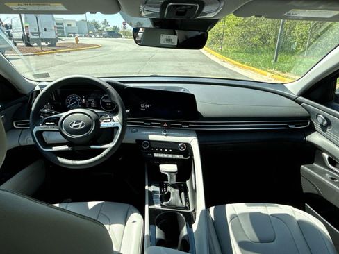 New 2025 Hyundai Elantra Limited image 23