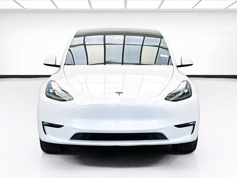 Used 2024 Tesla Model Y Long Range AWD/4WD image 2