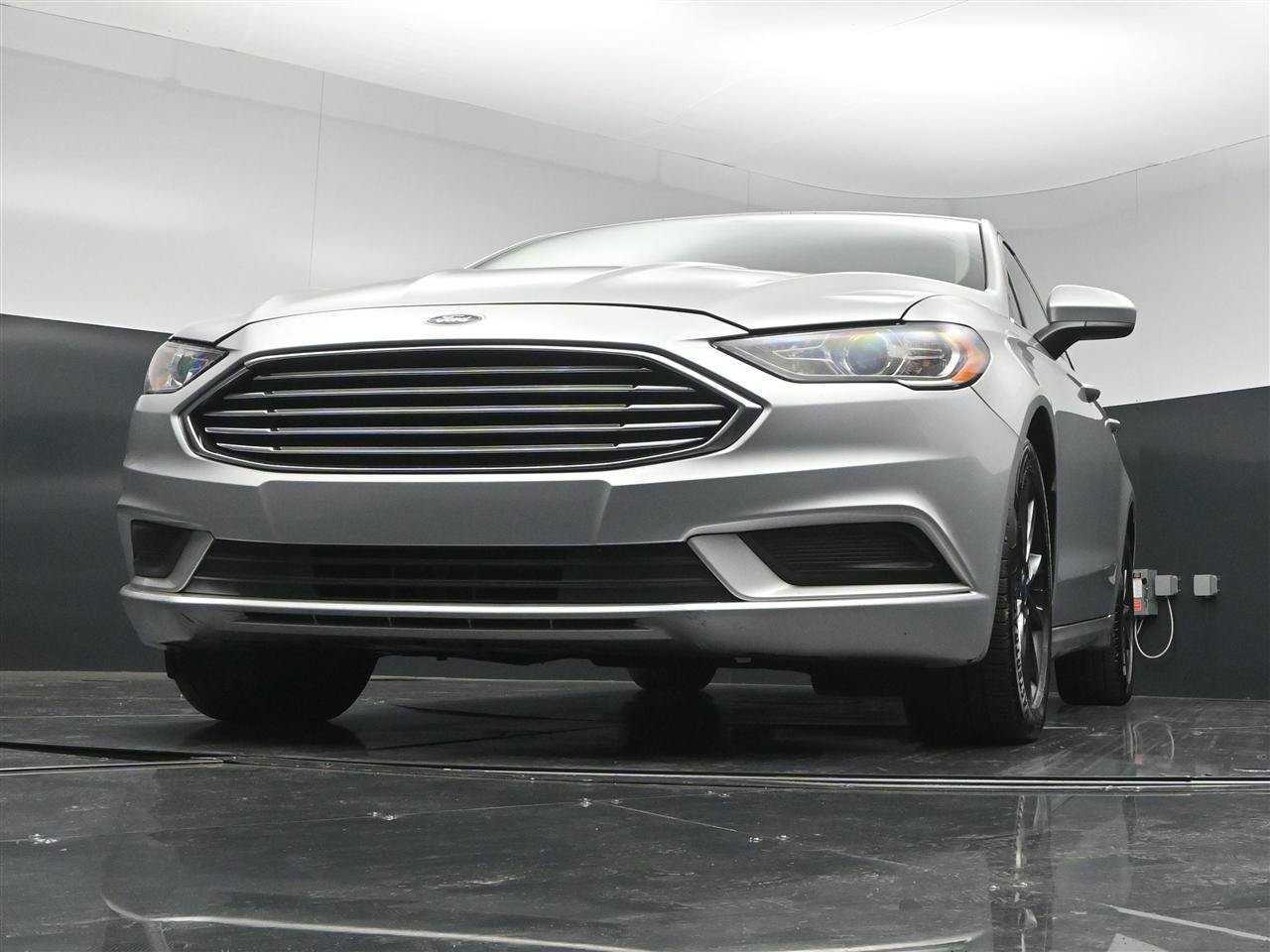 Used 2017 Ford Fusion SE w/ Fusion SE Technology Package FWD image 28