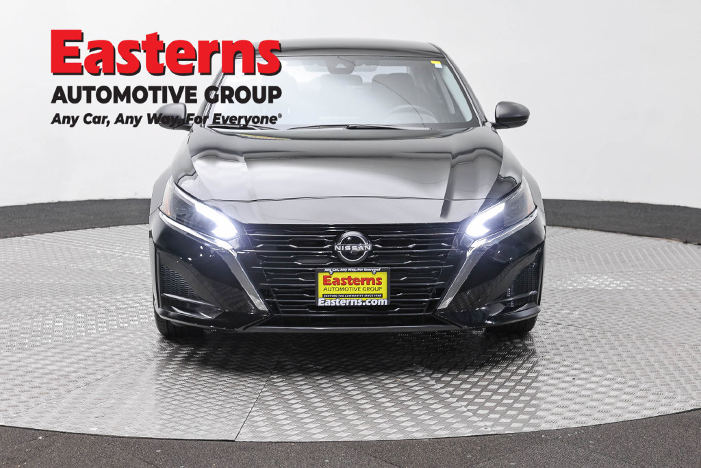 Used 2024 Nissan Altima 2.5 SV FWD image 3