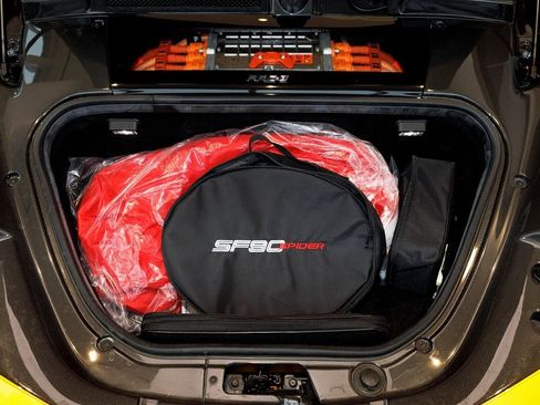 Used 2024 Ferrari SF90 Spider image 39