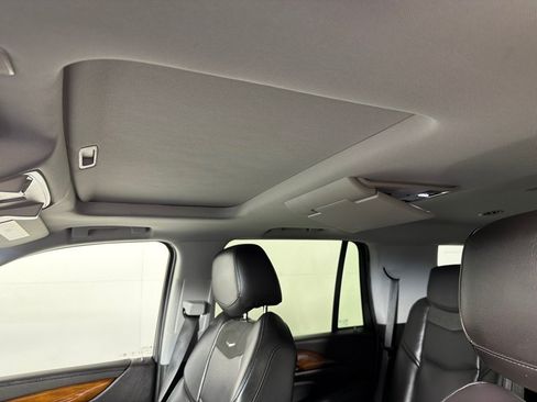 Used 2018 Cadillac Escalade Premium Luxury AWD/4WD image 14