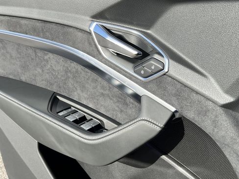 Used 2024 Audi Q8 e-tron Prestige image 32